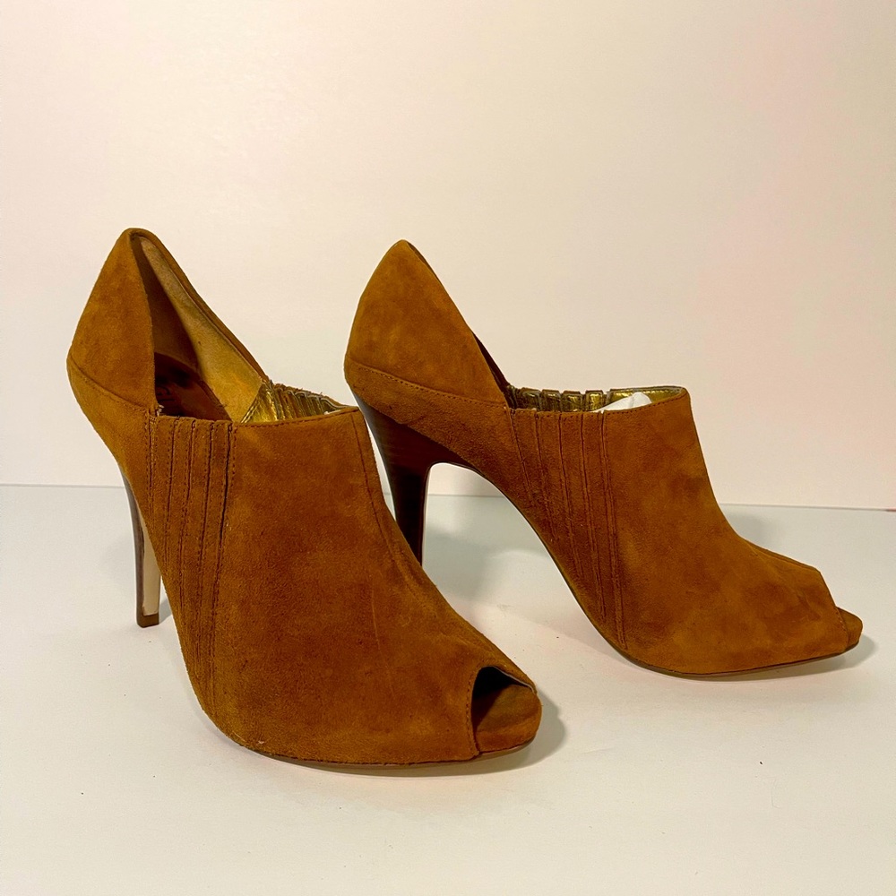 Brown suede peep toe Guess heels